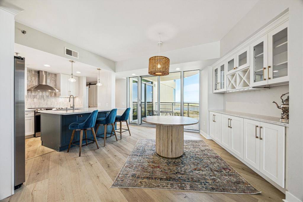 Galveston, TX 77550,801 E Beach DR #TW1102