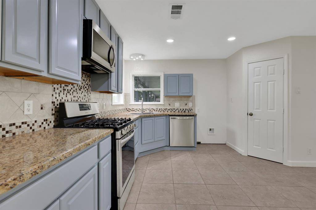 La Porte, TX 77571,519 N Shady LN