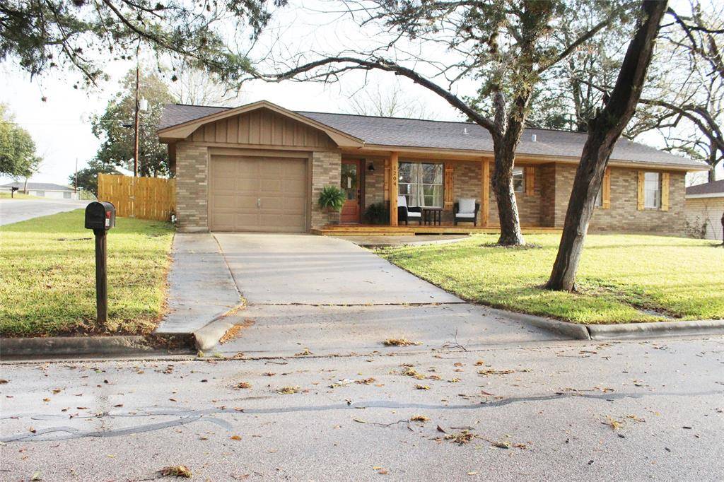 Brenham, TX 77833,1204 L J ST