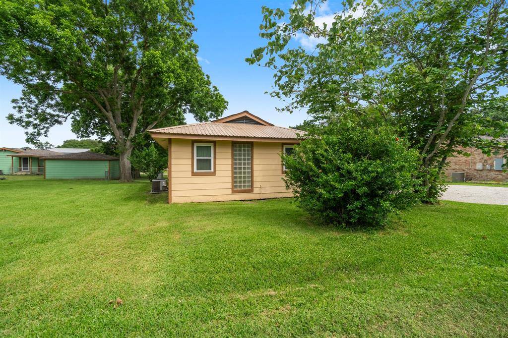 Point Blank, TX 77364,21 Clearview ST