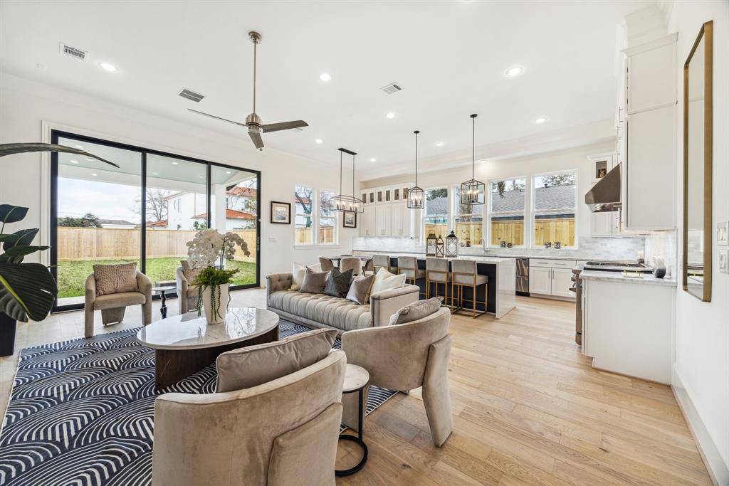 Houston, TX 77055,1720 Huge Oaks ST