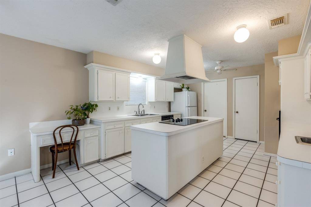 League City, TX 77573,251 Amber LN
