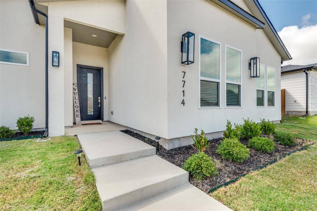 Dallas, TX 75232,7714 Oak Garden TRL