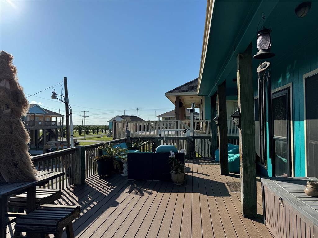 Crystal Beach, TX 77650,984 Albatross LN