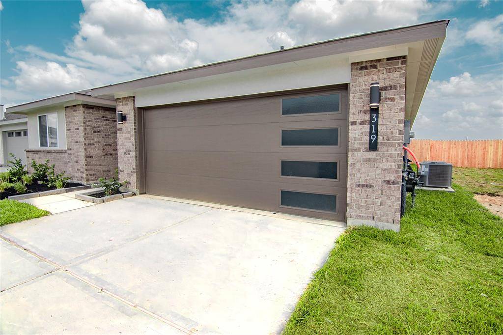 Rosharon, TX 77583,319 William Lane