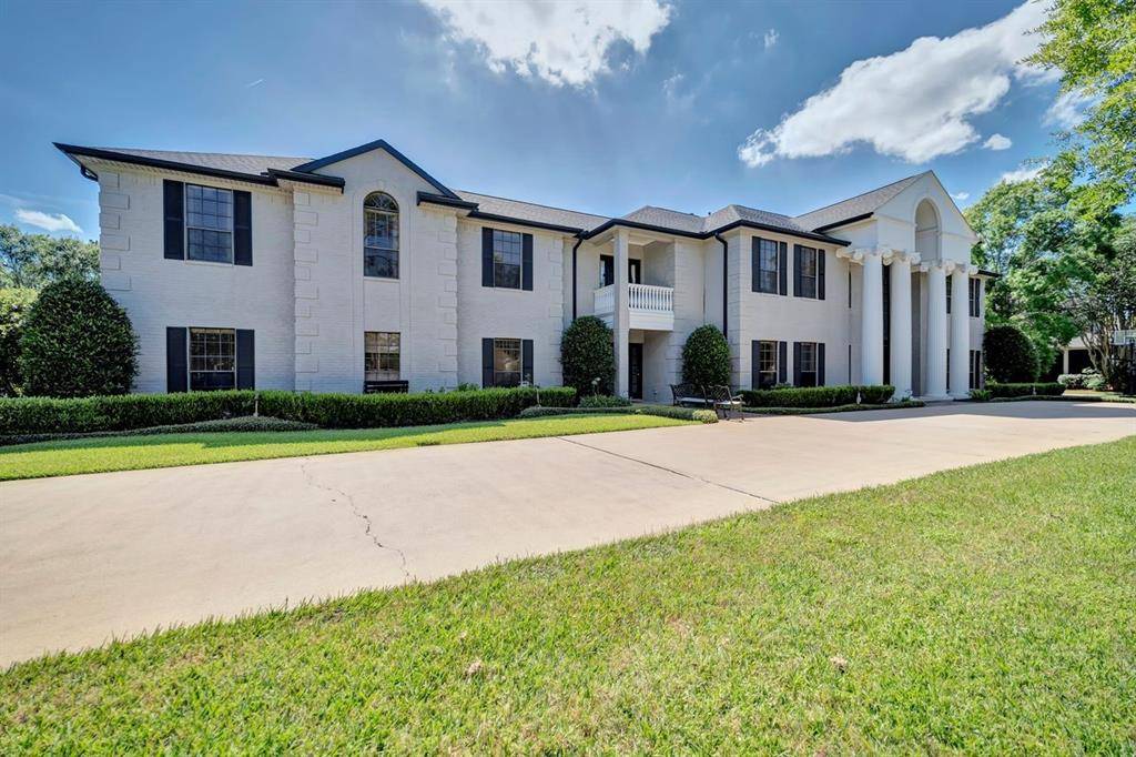 Friendswood, TX 77546,206 Greenbriar AVE