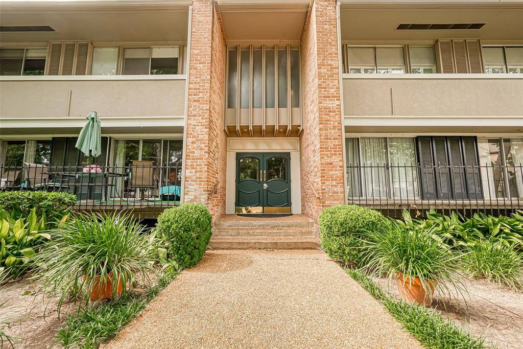 Houston, TX 77057,642 S Ripple Creek DR #642