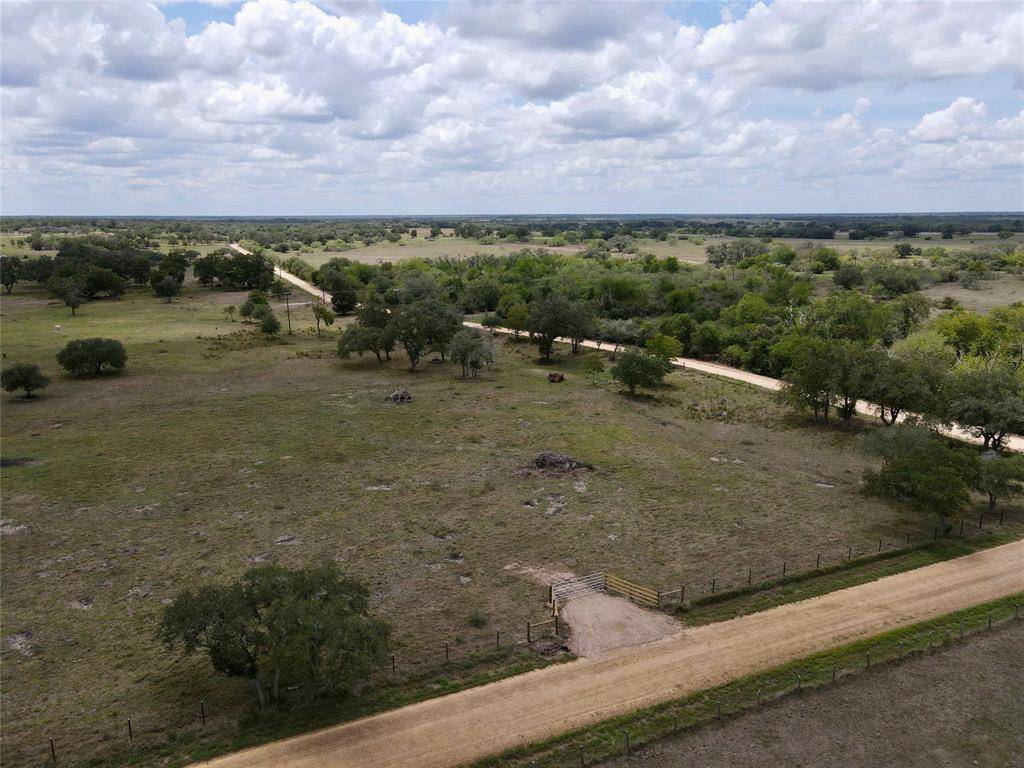 Hallettsville, TX 77964,1007 County Road 380