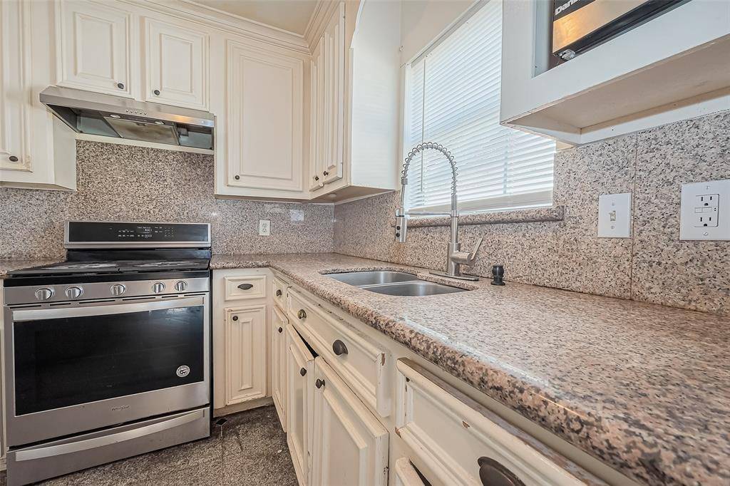 Houston, TX 77011,7429 Rusk ST