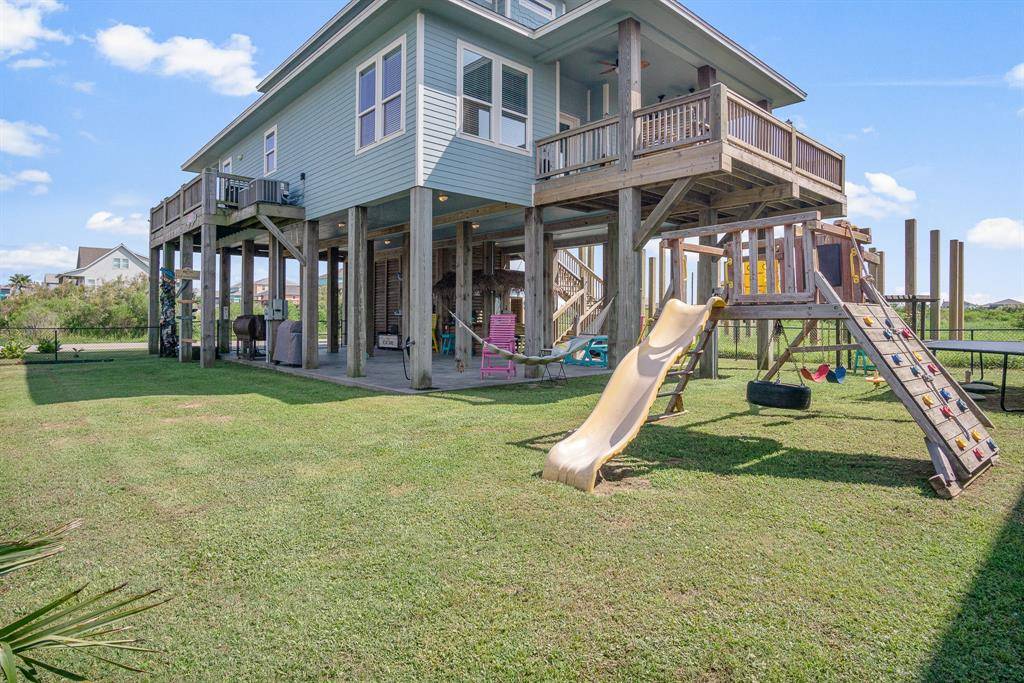 Crystal Beach, TX 77650,901 Sea Spray DR