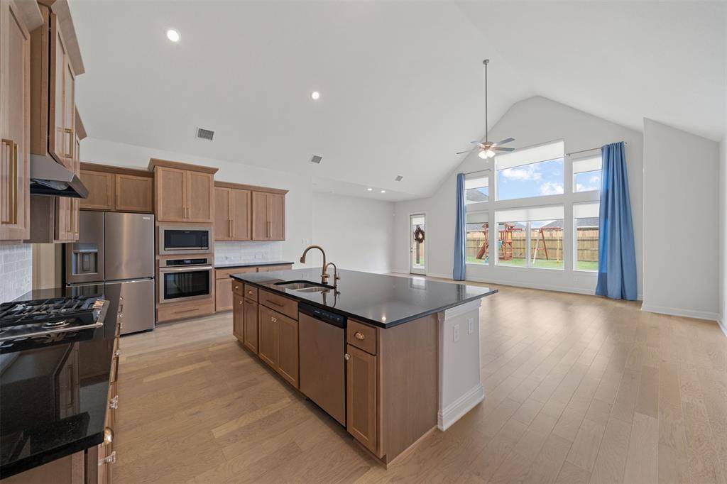 Mont Belvieu, TX 77535,11823 Oakwood DR