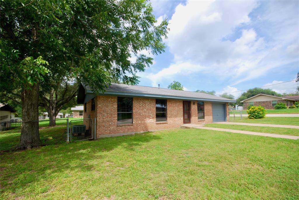 Shiner, TX 77984,904 S Peck ST