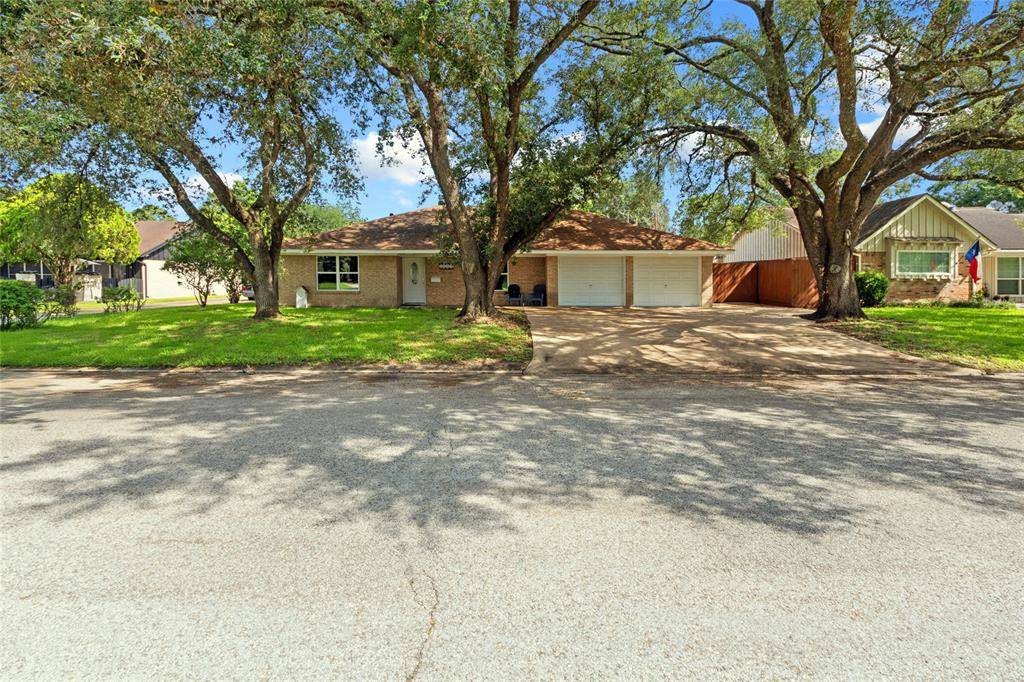 Richmond, TX 77469,1004 Country Club DR
