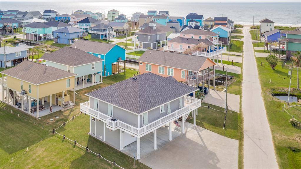 Crystal Beach, TX 77650,928 Driftwood DR