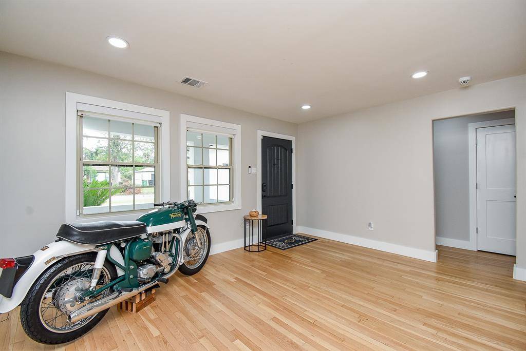 Houston, TX 77055,6623 Housman ST