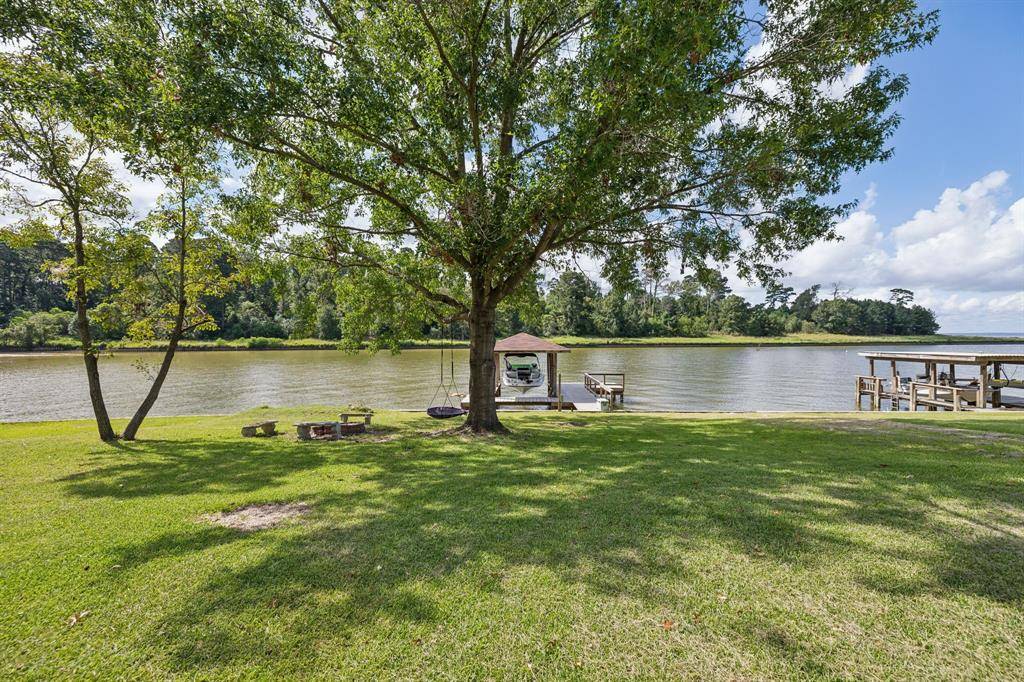 Livingston, TX 77351,527 Caney Creek DR