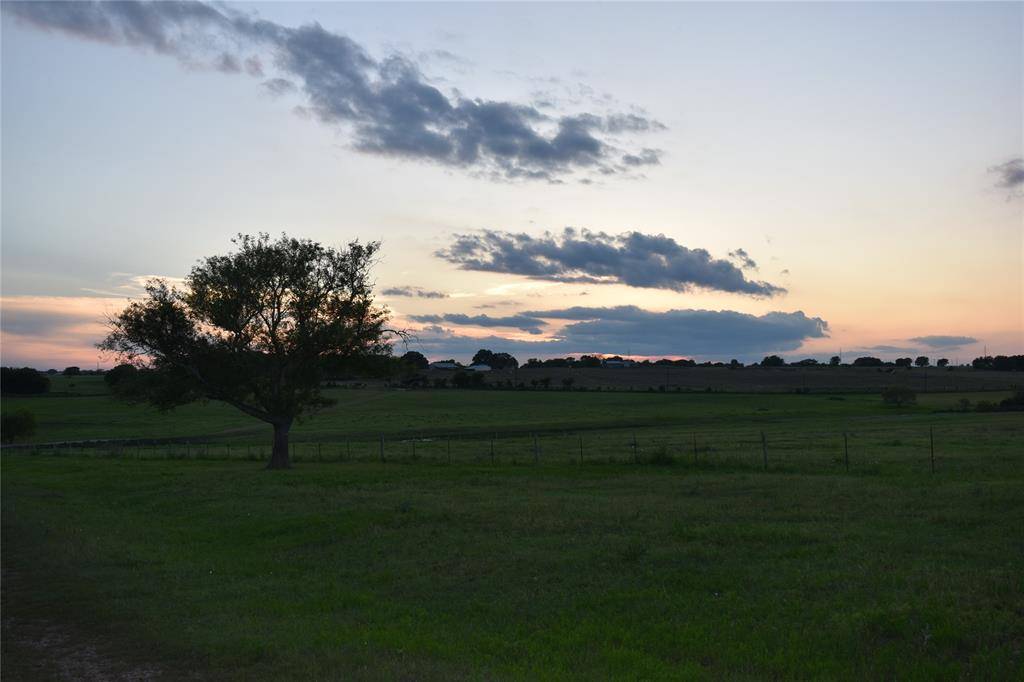 Shiner, TX 77984,443 County Road 280