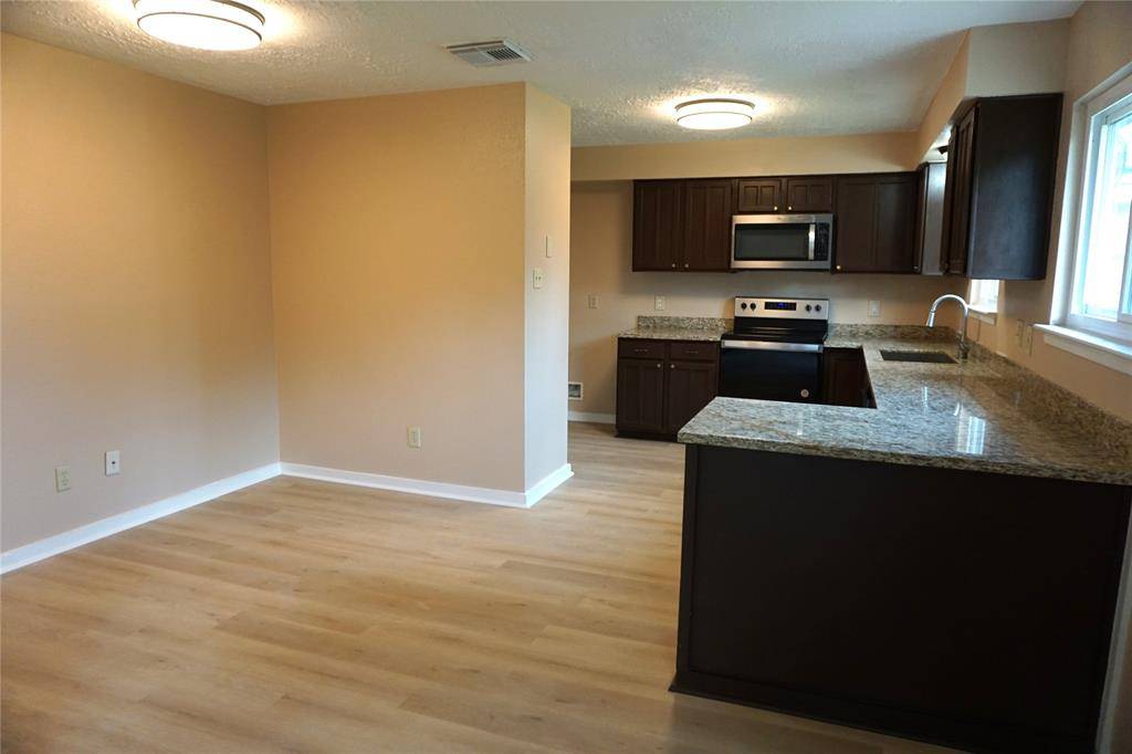 La Porte, TX 77571,9734 Rocky Hollow RD