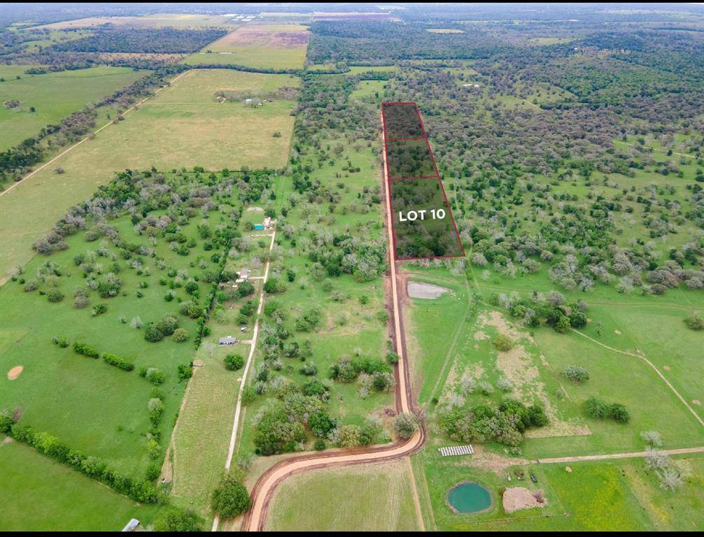 Van Vleck, TX 77482,320 Valley Oaks DR