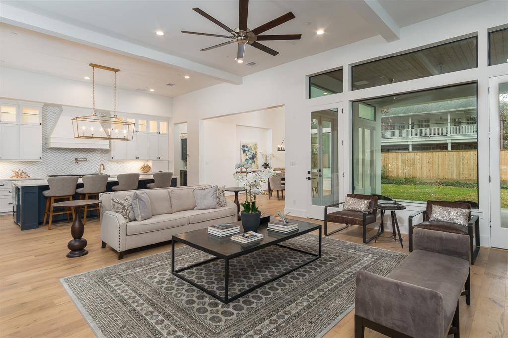 Sugar Land, TX 77478,512 W Alkire Lake DR