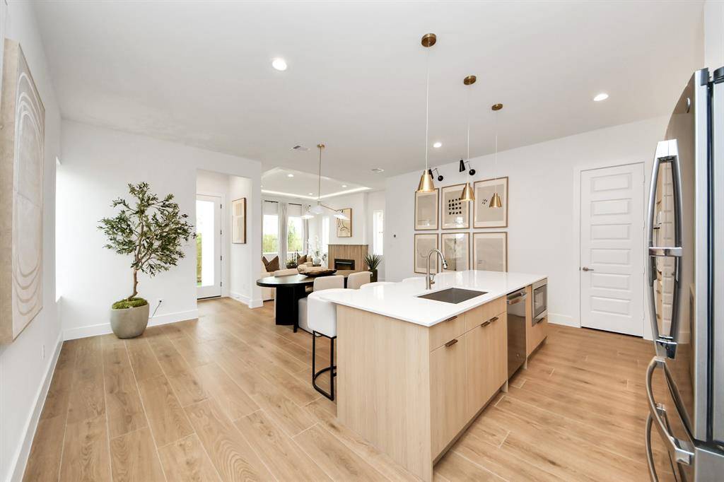 Houston, TX 77051,9137 La Pau LN