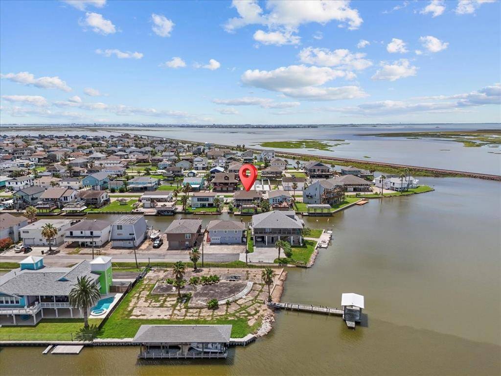 Bayou Vista, TX 77563,218 Barracuda ST