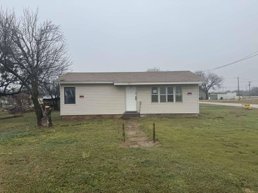 Archer City, TX 76351,615 Williams AVE