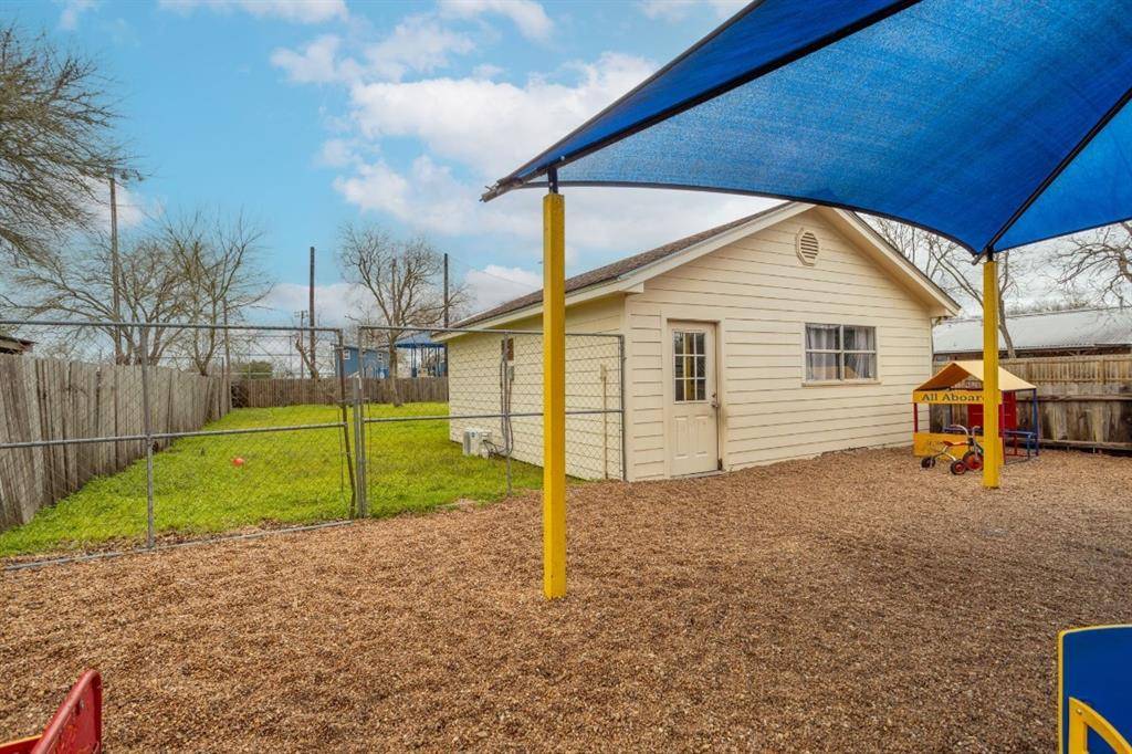 Weimar, TX 78962,402 W Converse ST