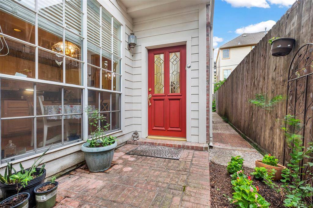 Houston, TX 77019,1202 Joe Annie ST