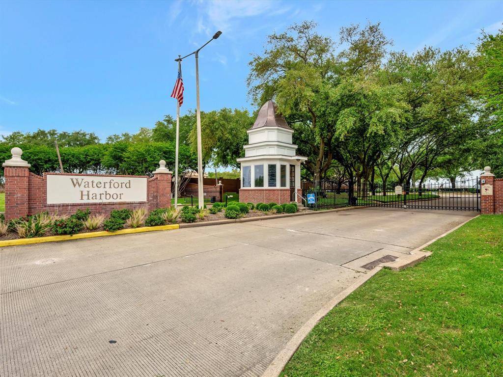 Kemah, TX 77565,306 Waterford Way