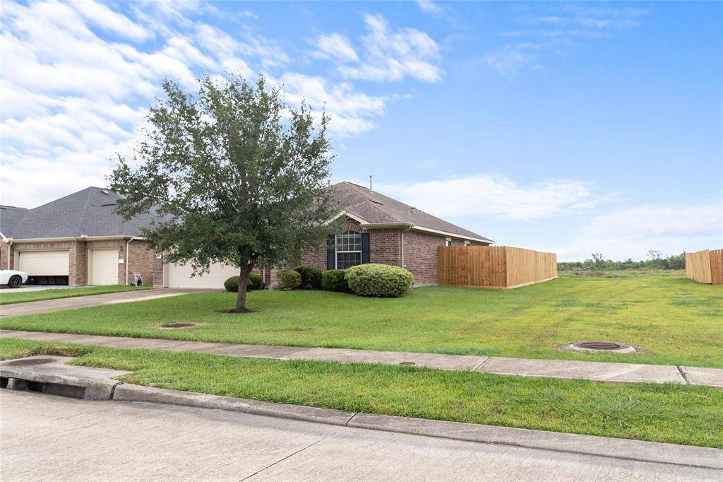 La Marque, TX 77568,849 Grassy Knoll TRL