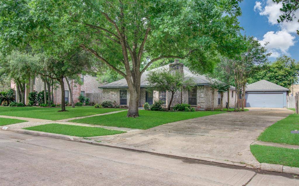 Sugar Land, TX 77498,707 W Green Belt DR