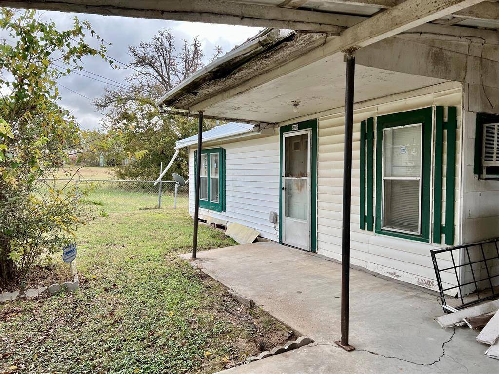 Giddings, TX 78942,808 W Boundary ST