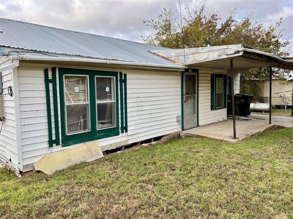 Giddings, TX 78942,808 W Boundary ST