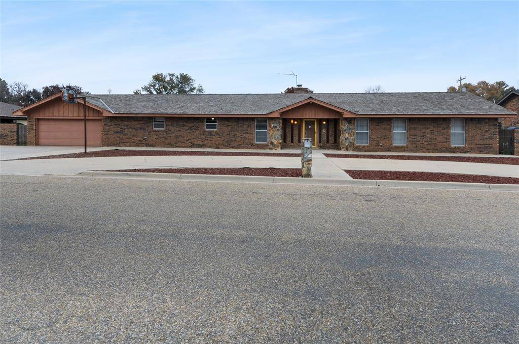 Friona, TX 79035,1404 W 8th ST