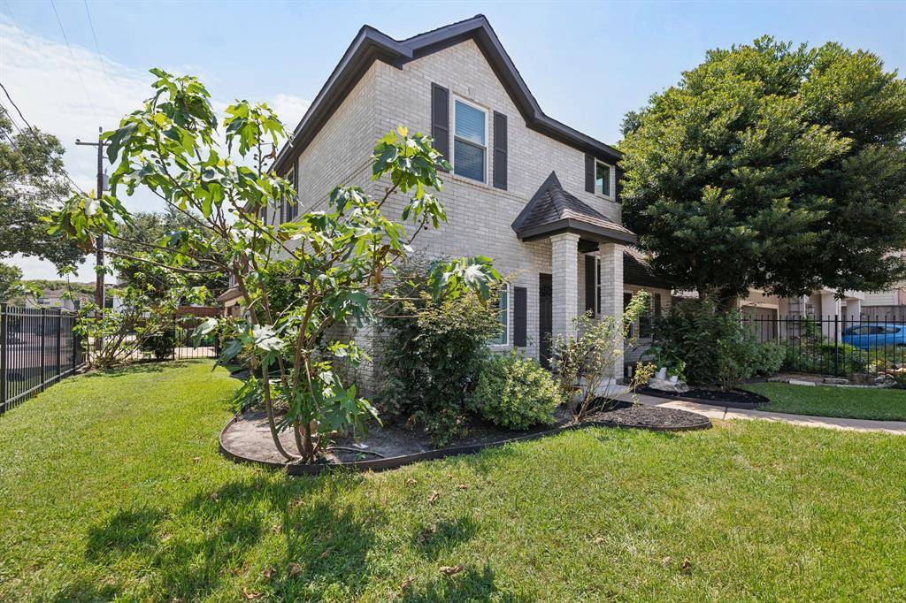 Houston, TX 77007,5301 Blossom ST