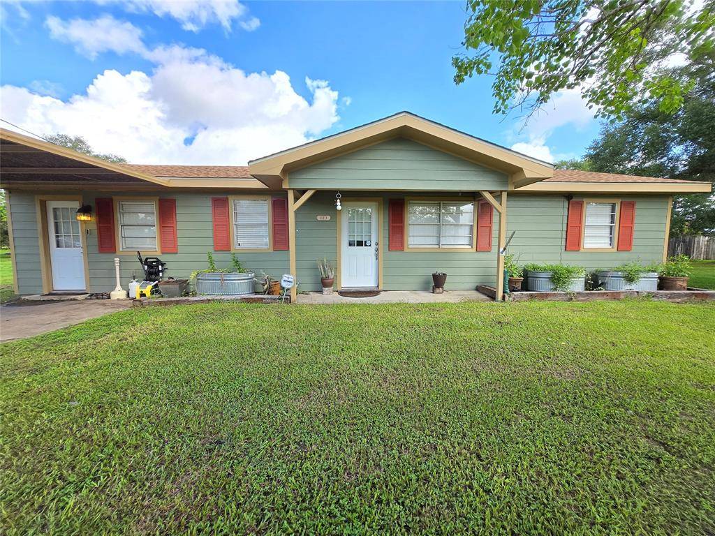 Edna, TX 77957,610 E Division ST