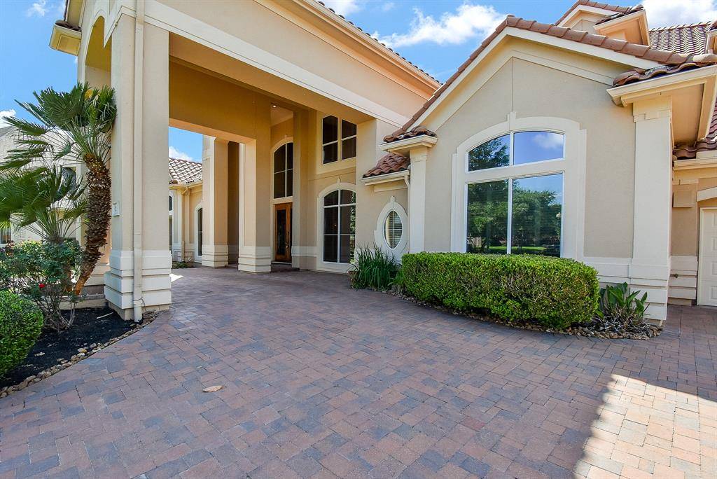 Sugar Land, TX 77479,2 Royal Hampton CT