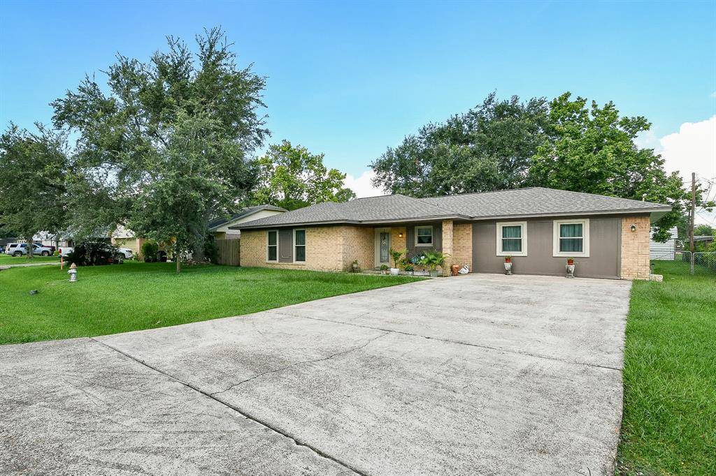 Highlands, TX 77562,602 Sharondoah DR