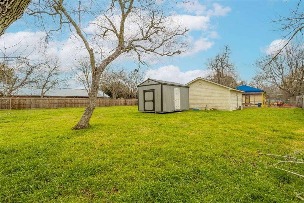 Weimar, TX 78962,402 W Converse ST