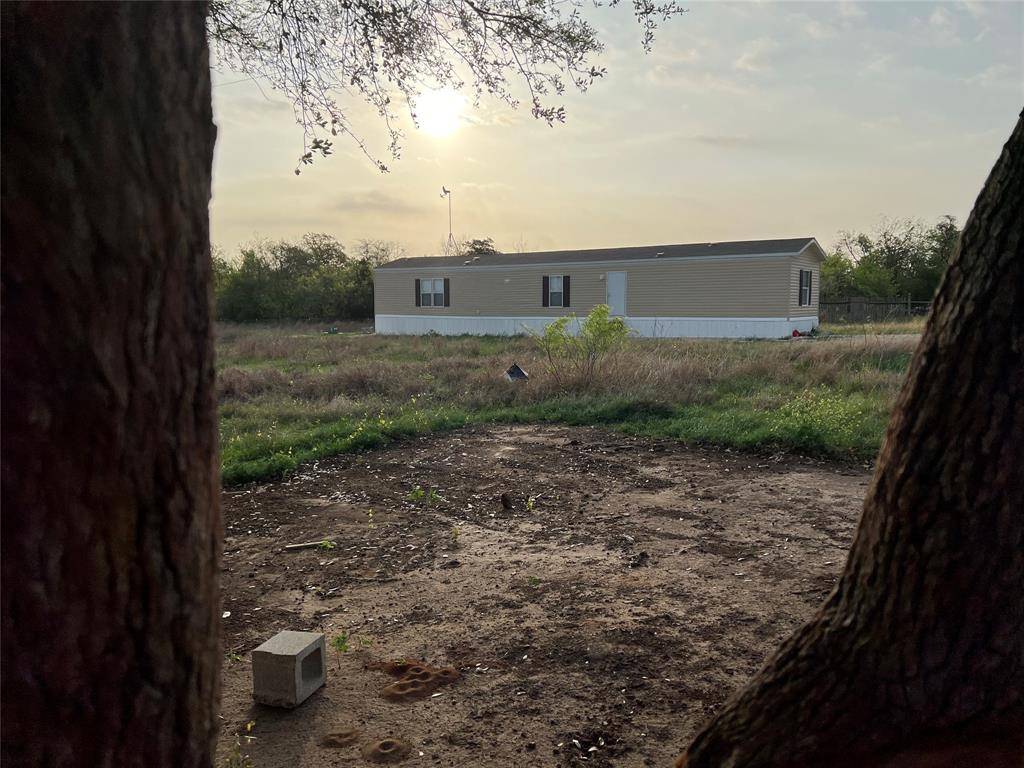 Luling, TX 78648,345 Meridian LN