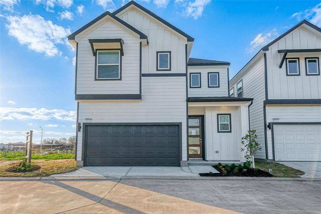Houston, TX 77055,8918 Grovner PL