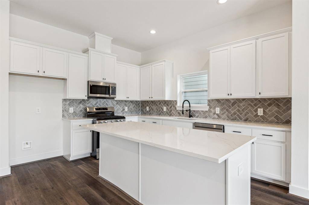 Dickinson, TX 77539,3845 Water ST