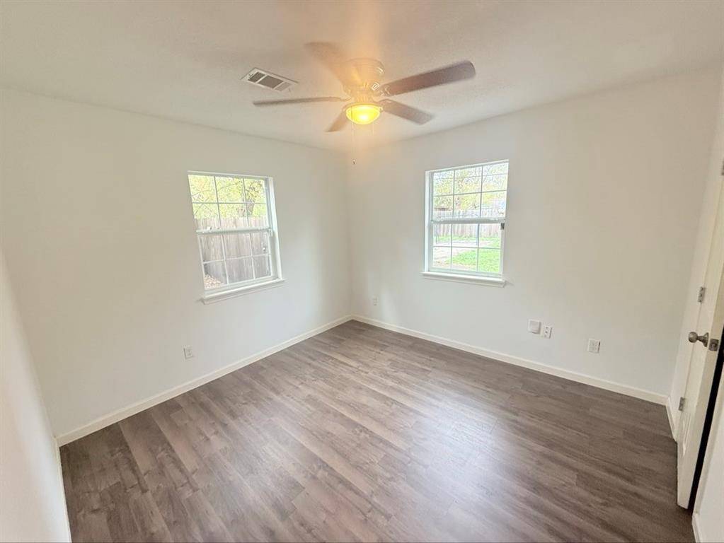 Houston, TX 77033,7346 Calais RD