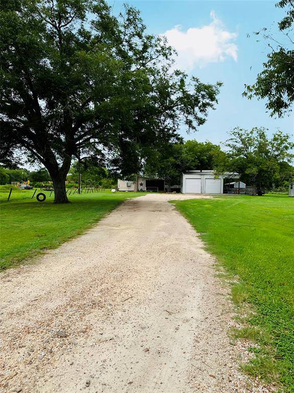 Moulton, TX 77975,711 S Hackberry