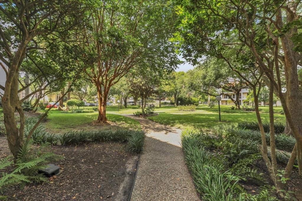 Houston, TX 77058,351 Lakeside LN #306