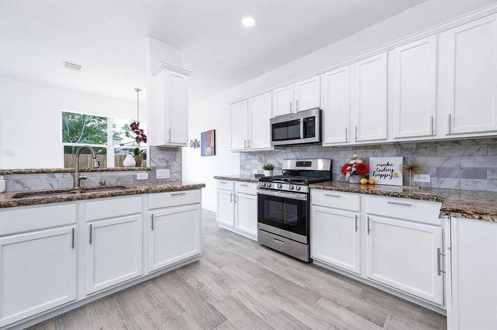Rosharon, TX 77583,8302 Quest CT