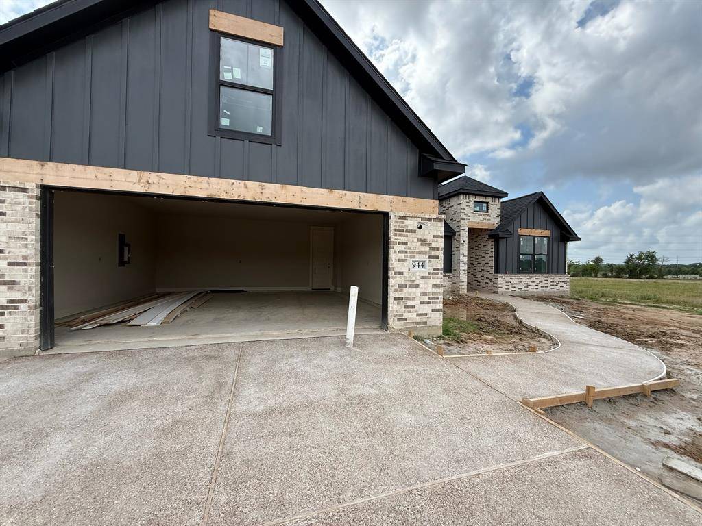 College Station, TX 77845,944 Calaveras CT