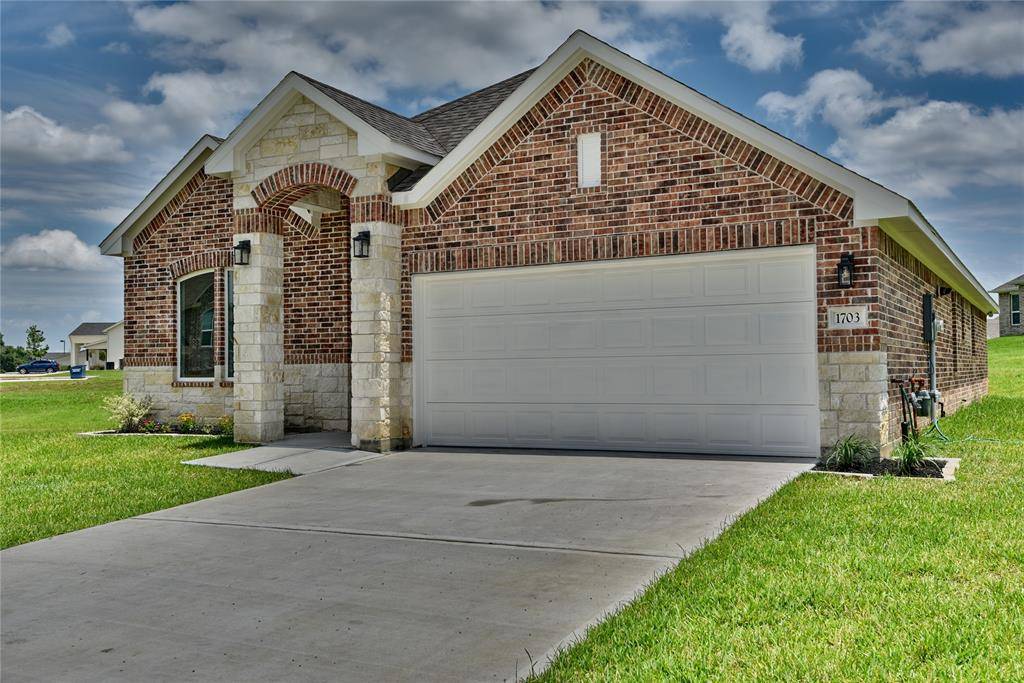 Brenham, TX 77833,1703 Twin Oaks CIR