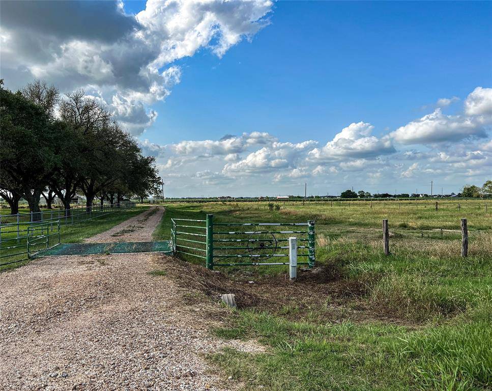 East Bernard, TX 77435,16622 CR 268